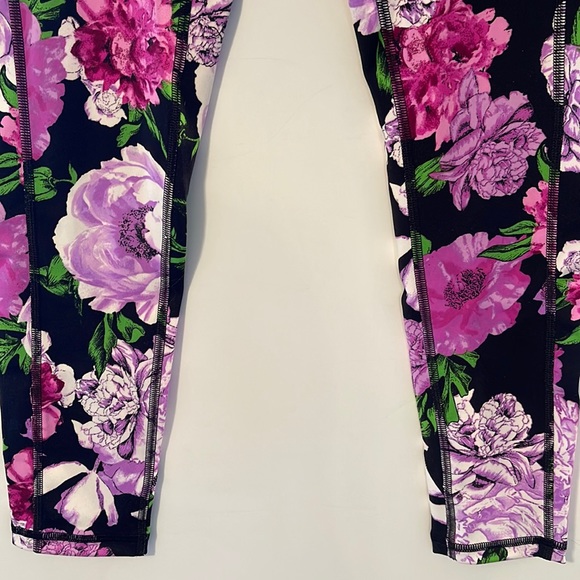 NWT Victoria’s Secret Incredible Essential Leggings - Picture 9 of 16